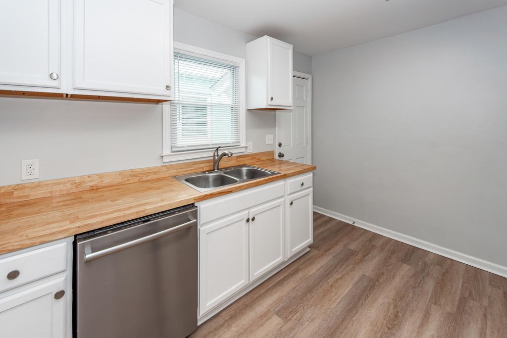 Image 7 of property listing at 2209 Odessa Street, Charleston, SC 29405