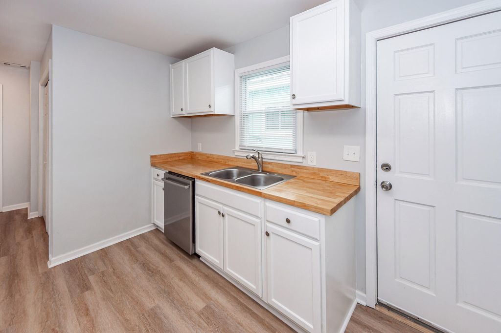 Image 8 of property listing at 2209 Odessa Street, Charleston, SC 29405