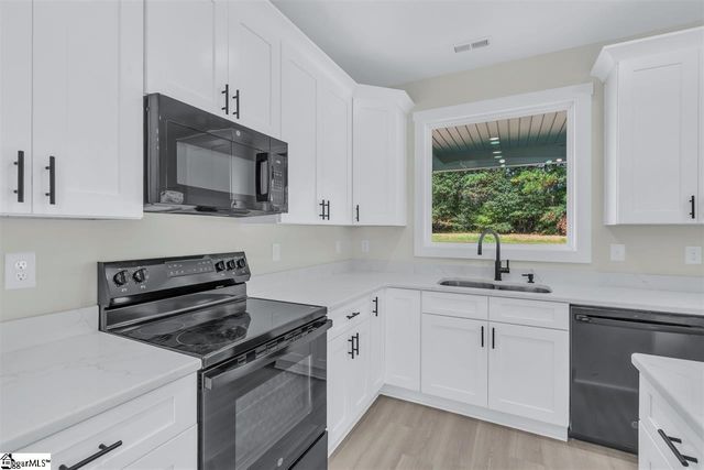 565 Bill Lattimore Road, Chesnee, SC 29323