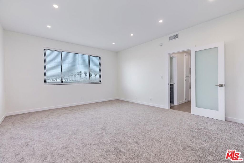 Image 17 of property listing at 8568 Burton Way 301, Los Angeles, CA 90048