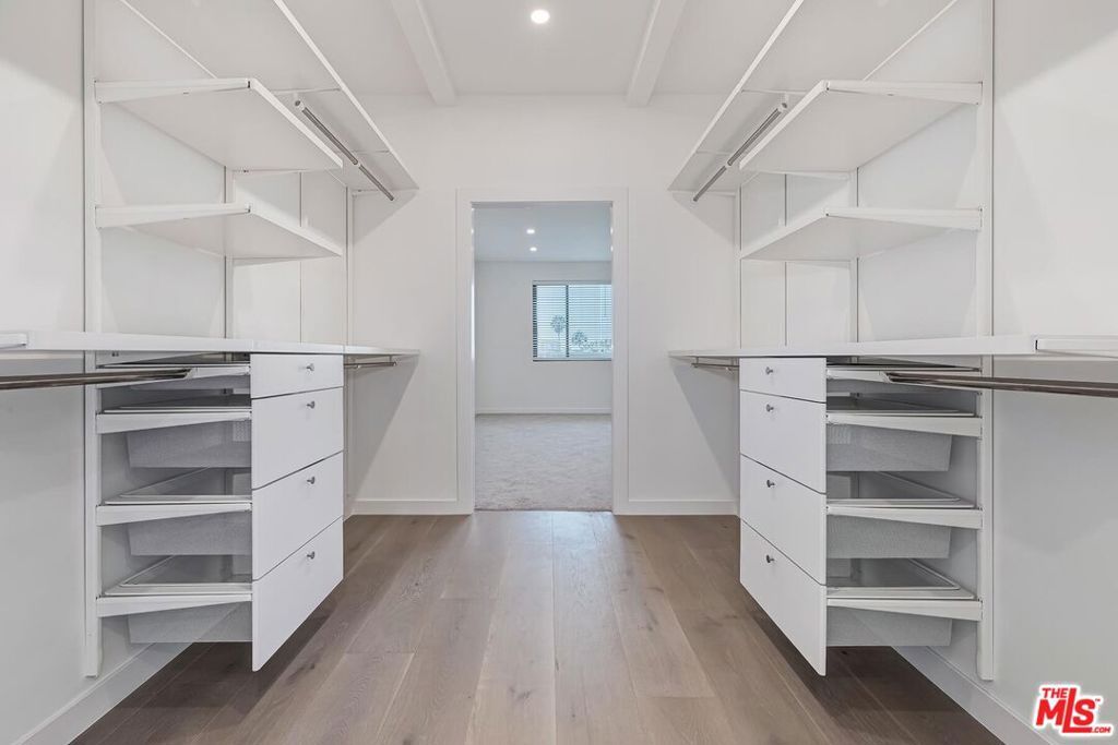 Image 18 of property listing at 8568 Burton Way 301, Los Angeles, CA 90048