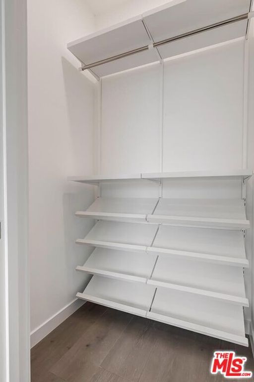 Image 19 of property listing at 8568 Burton Way 301, Los Angeles, CA 90048