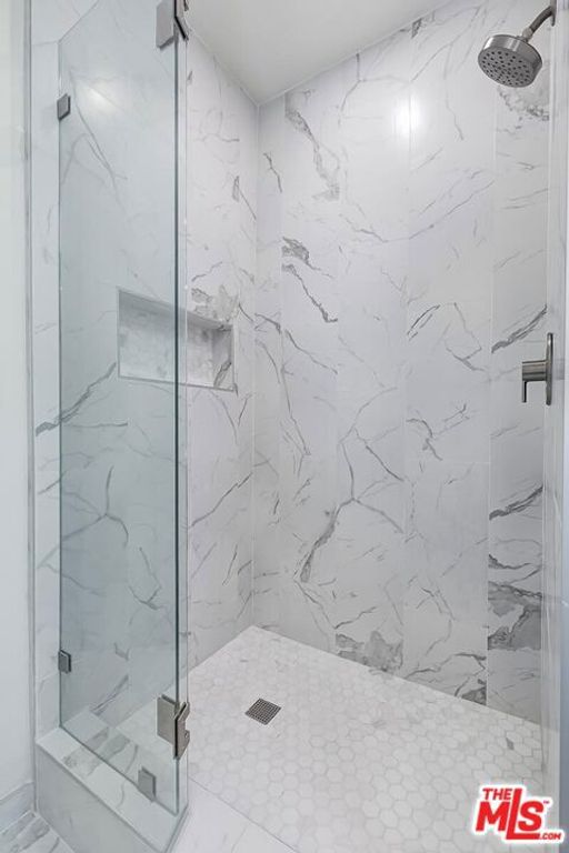 Image 23 of property listing at 8568 Burton Way 301, Los Angeles, CA 90048