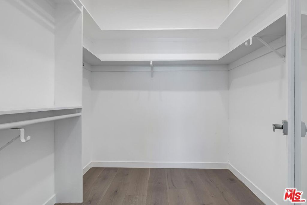 Image 25 of property listing at 8568 Burton Way 301, Los Angeles, CA 90048