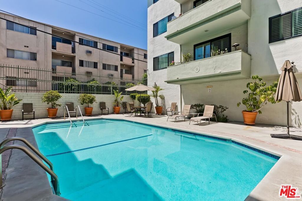 Image 29 of property listing at 8568 Burton Way 301, Los Angeles, CA 90048