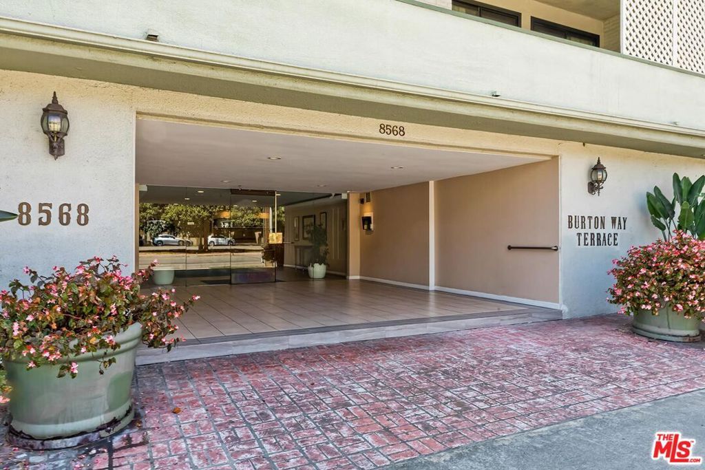 Image 34 of property listing at 8568 Burton Way 301, Los Angeles, CA 90048