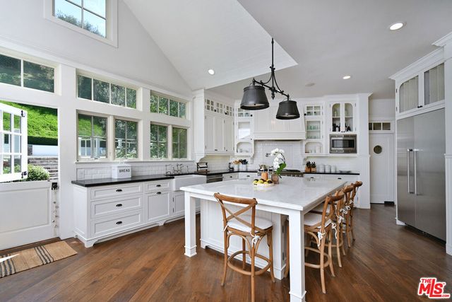 3640 Longridge Avenue, Sherman Oaks, CA 91423