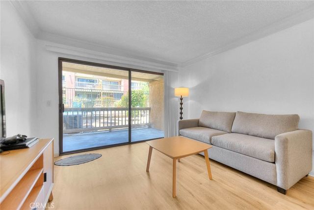 760 Rimpau 102, Corona, CA 92879