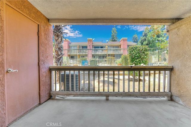 760 Rimpau 102, Corona, CA 92879