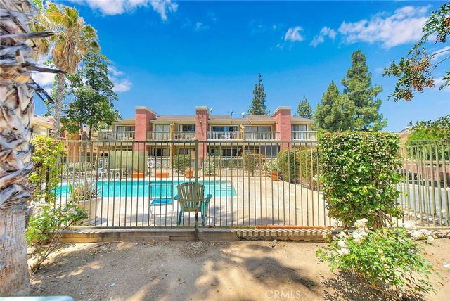 760 Rimpau 102, Corona, CA 92879