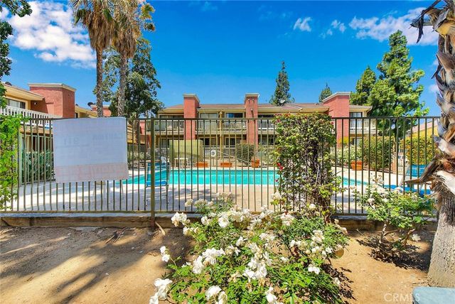 760 Rimpau 102, Corona, CA 92879
