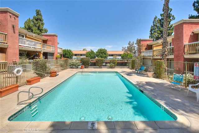 760 Rimpau 102, Corona, CA 92879