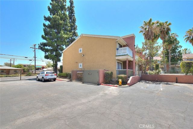 760 Rimpau 102, Corona, CA 92879