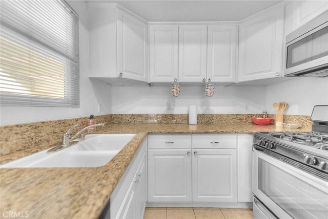 760 Rimpau 102, Corona, CA 92879