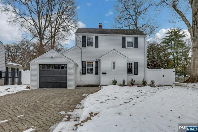 19 Pine Street, Closter, NJ 07624