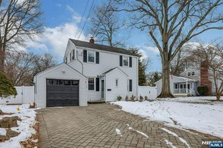 19 Pine Street, Closter, NJ 07624