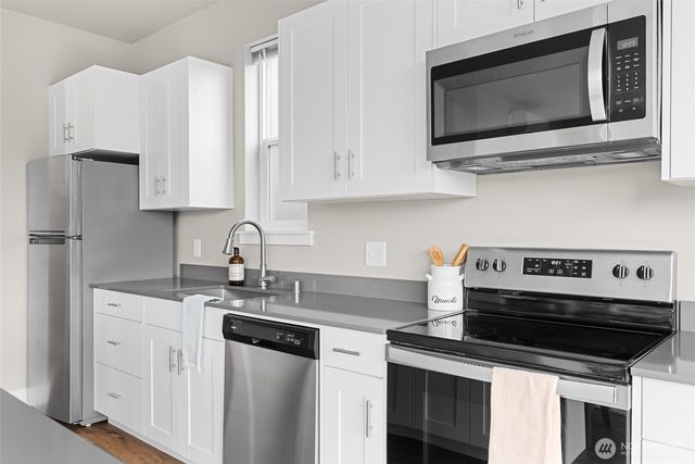 1884 Front Street, Lynden, WA 98264