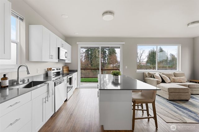 1884 Front Street, Lynden, WA 98264