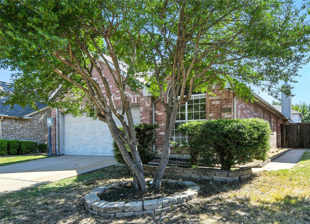 2119 Amherst Drive, Lewisville, TX 75067