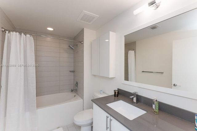 999 SW 1st Ave 3216, Miami, FL 33130