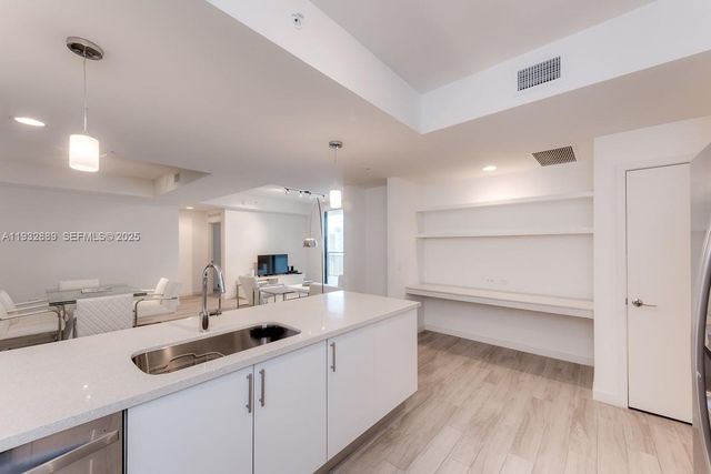 999 SW 1st Ave 3216, Miami, FL 33130