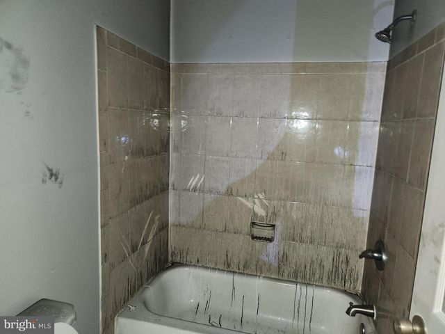 1824 E FEDERAL ST, Baltimore, MD 21213