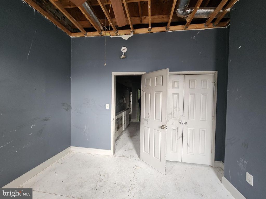 Image 13 of property listing at 1824 E FEDERAL ST, Baltimore, MD 21213