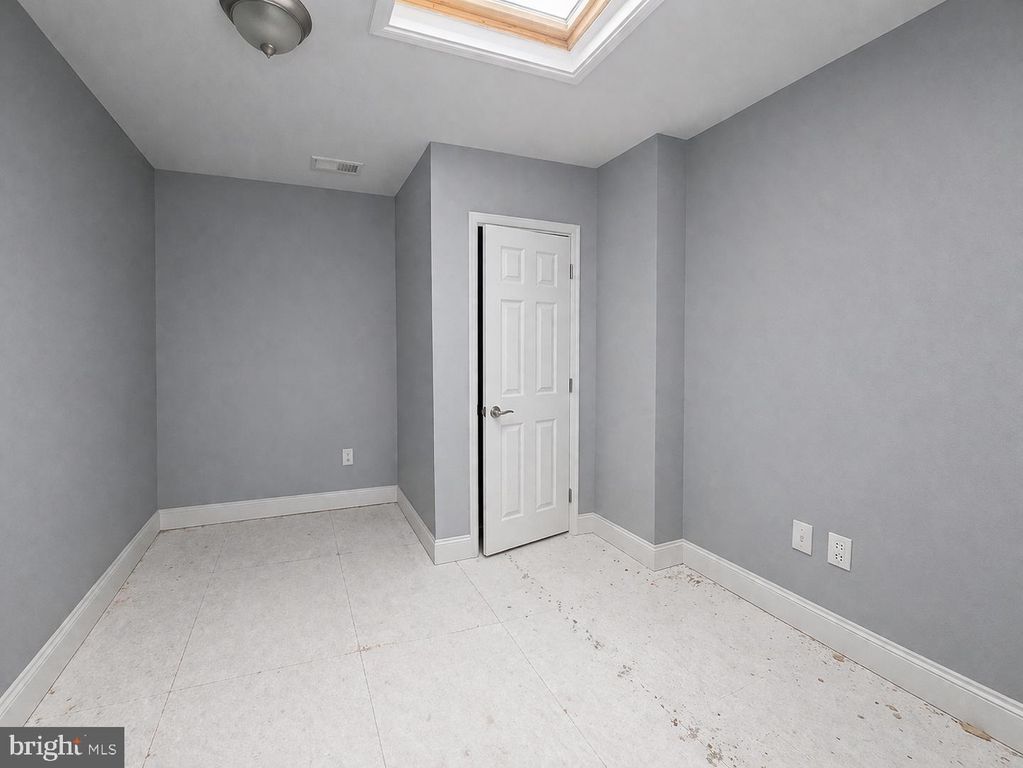 Image 18 of property listing at 1824 E FEDERAL ST, Baltimore, MD 21213