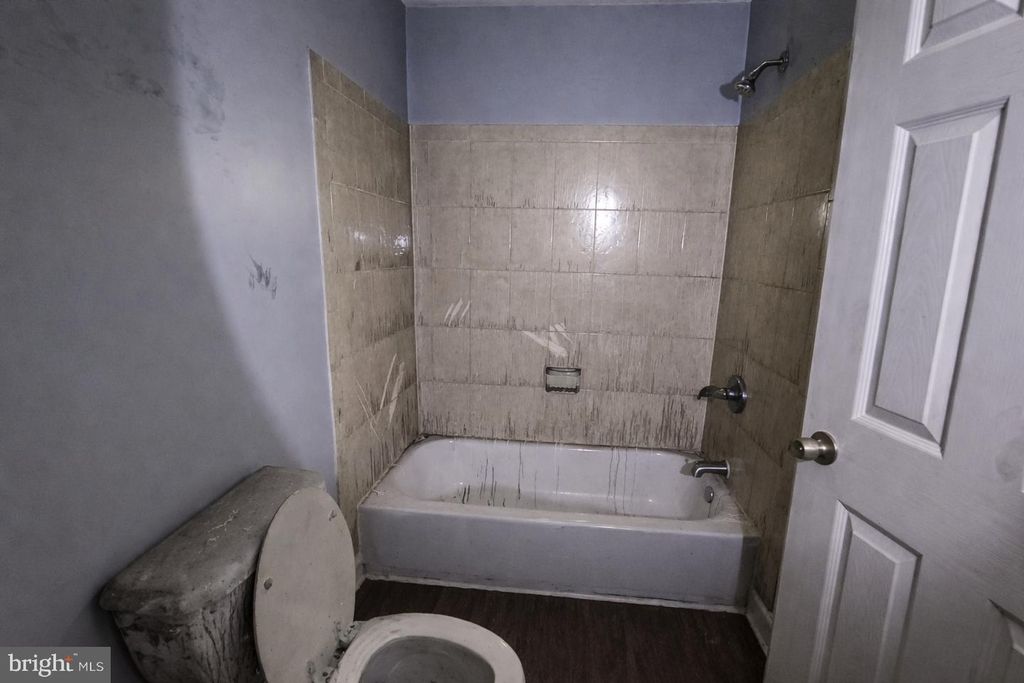 Image 19 of property listing at 1824 E FEDERAL ST, Baltimore, MD 21213