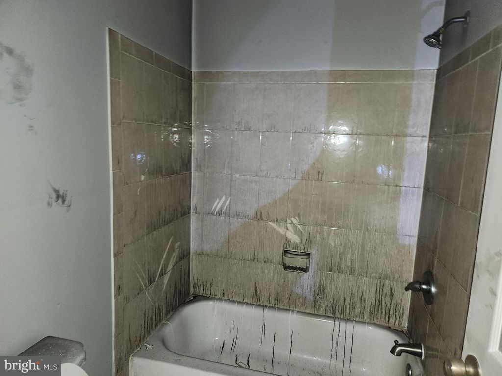 Image 20 of property listing at 1824 E FEDERAL ST, Baltimore, MD 21213