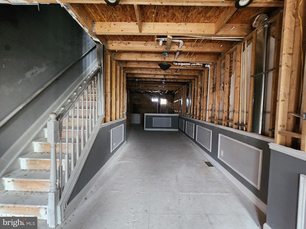 Image 6 of property listing at 1824 E FEDERAL ST, Baltimore, MD 21213