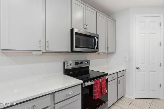 7014 W PEDRO Lane, Laveen, AZ 85339