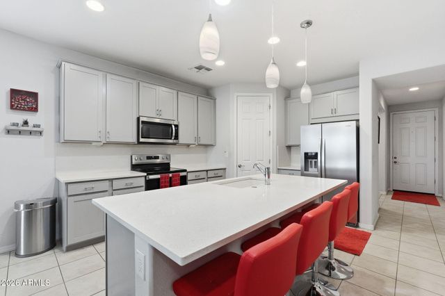7014 W PEDRO Lane, Laveen, AZ 85339