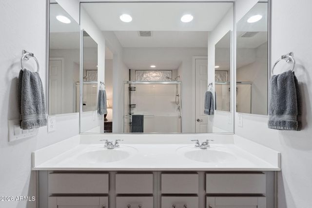 7014 W PEDRO Lane, Laveen, AZ 85339