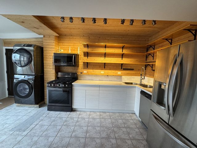 5816 W Higgins Avenue 2, Chicago, IL 60630