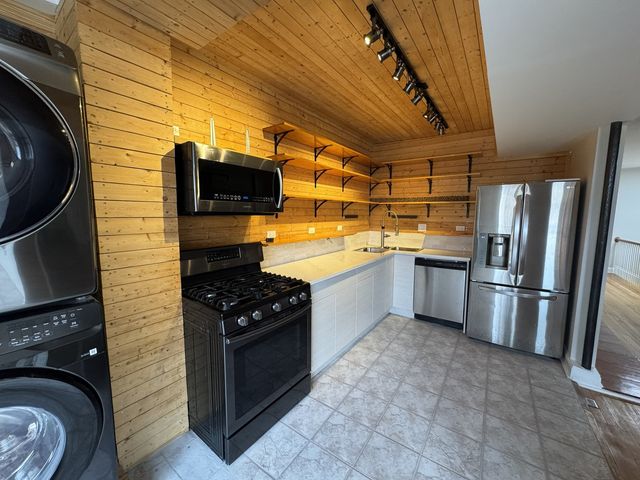 5816 W Higgins Avenue 2, Chicago, IL 60630