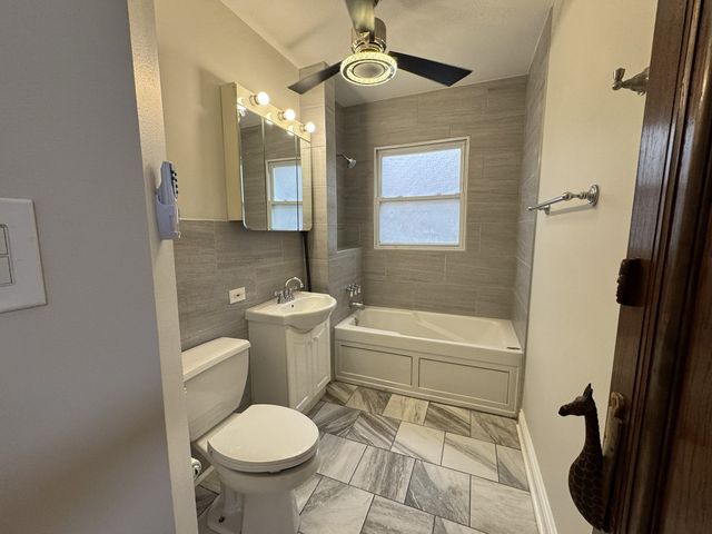 5816 W Higgins Avenue 2, Chicago, IL 60630