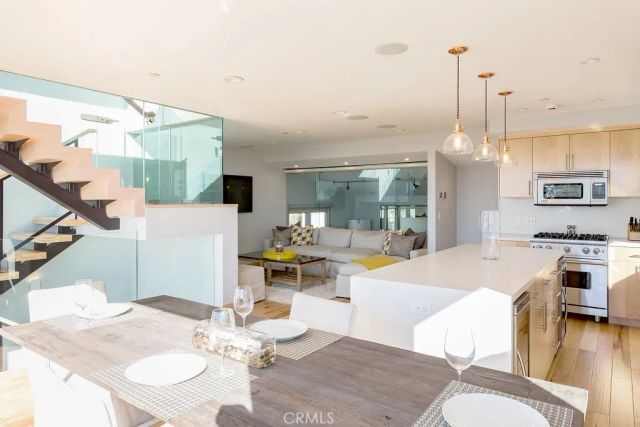 814 Monterey Boulevard, Hermosa Beach, CA 90254