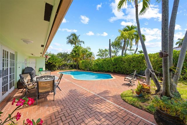 21141 NE 21st Ct, Miami, FL 33179