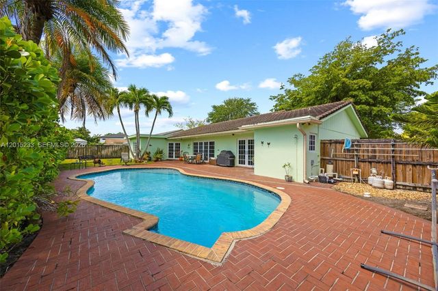 21141 NE 21st Ct, Miami, FL 33179