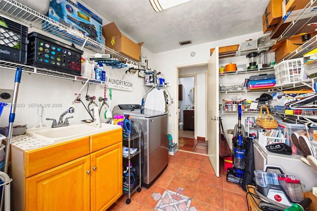 21141 NE 21st Ct, Miami, FL 33179