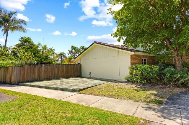 21141 NE 21st Ct, Miami, FL 33179