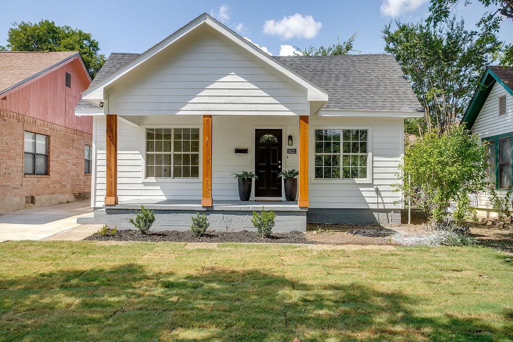 1621 Lincoln Avenue, Fort Worth, TX 76164