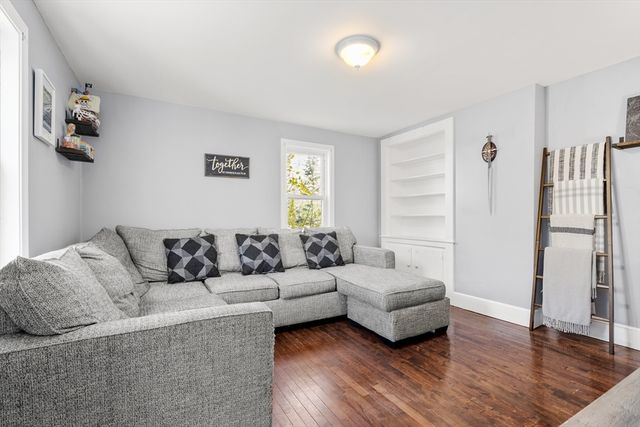 114 Washington Street 1, Groveland, MA 01834