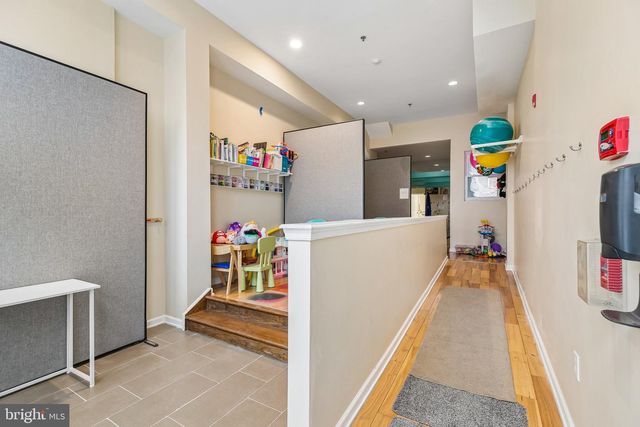 413 FAIRMOUNT AVE, Philadelphia, PA 19123