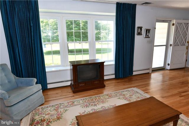 26 MORNINGSIDE DR, Pennington, NJ 08534