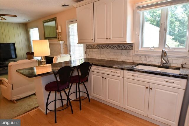 26 MORNINGSIDE DR, Pennington, NJ 08534