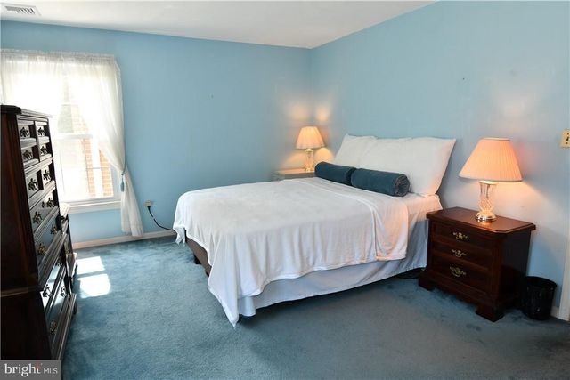 26 MORNINGSIDE DR, Pennington, NJ 08534