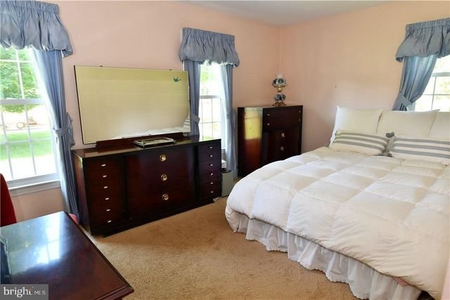 26 MORNINGSIDE DR, Pennington, NJ 08534
