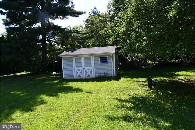 26 MORNINGSIDE DR, Pennington, NJ 08534